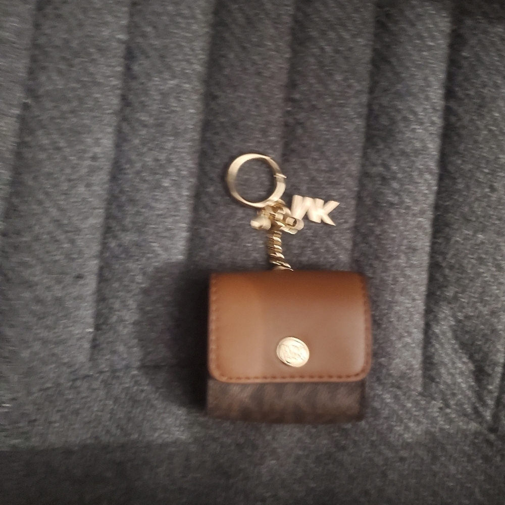 Micheal kors case with keychain ring